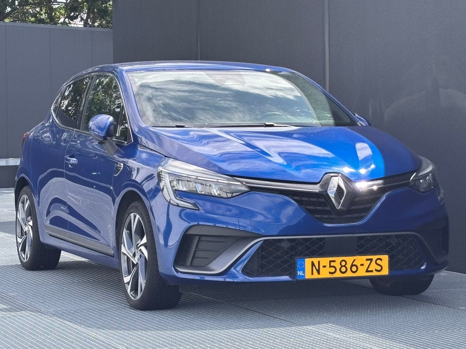 Renault Clio E-Tech Hybrid R.S. Line · occasion bij Zuyd Automotive in Breda